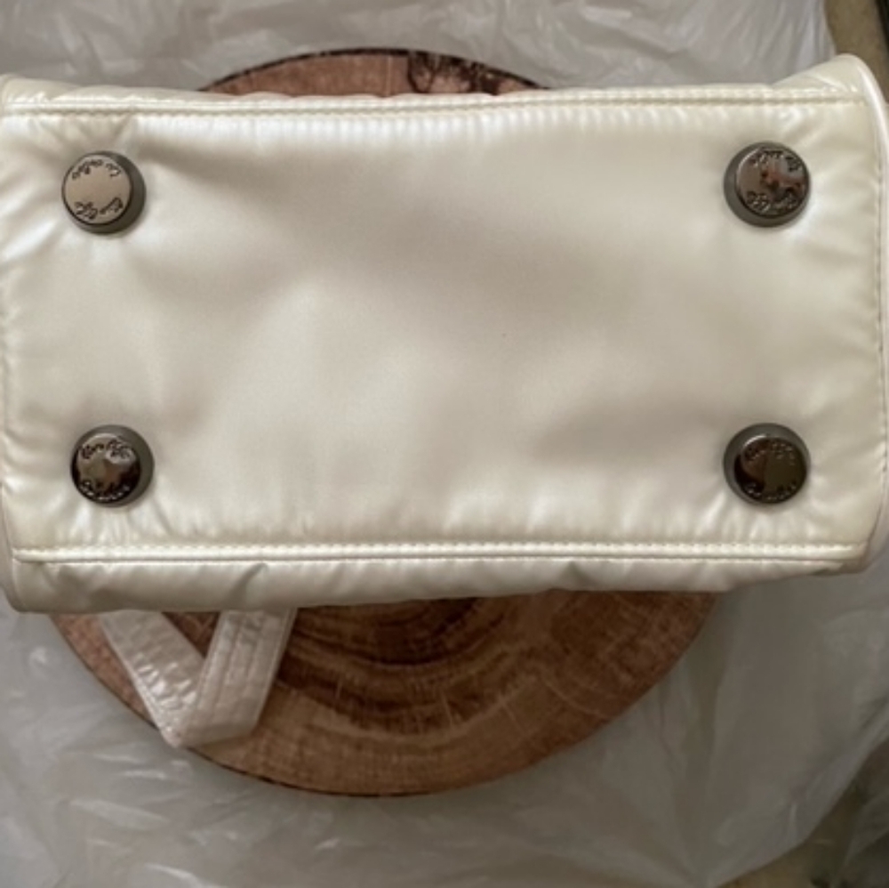 Lug Toss Metallic Diamond Quilted Crossbody Bag with Geometric Design - Picture 4 of 7